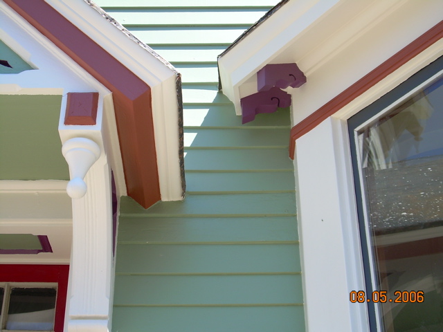 detail, looking up at the space between teh bay and the door